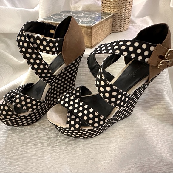 Qupid black and‎ white polkadot wedge - Picture 3 of 8